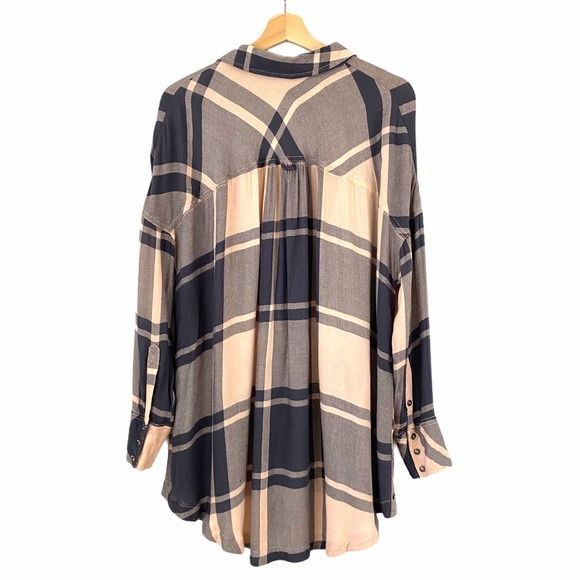 Women’s Plaid Button-Down Shirt - Blue & Cream - Picture 5 of 10